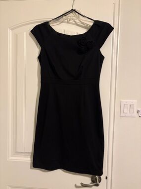 B. Smart Black Cap Sleeve Sheath Dress with Rosette Detail